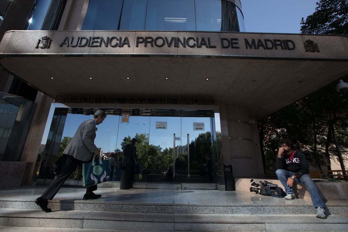 Un padre y un hijo, a juicio por asesinar a un hombre a tiros desde su ventana en Carabanchel