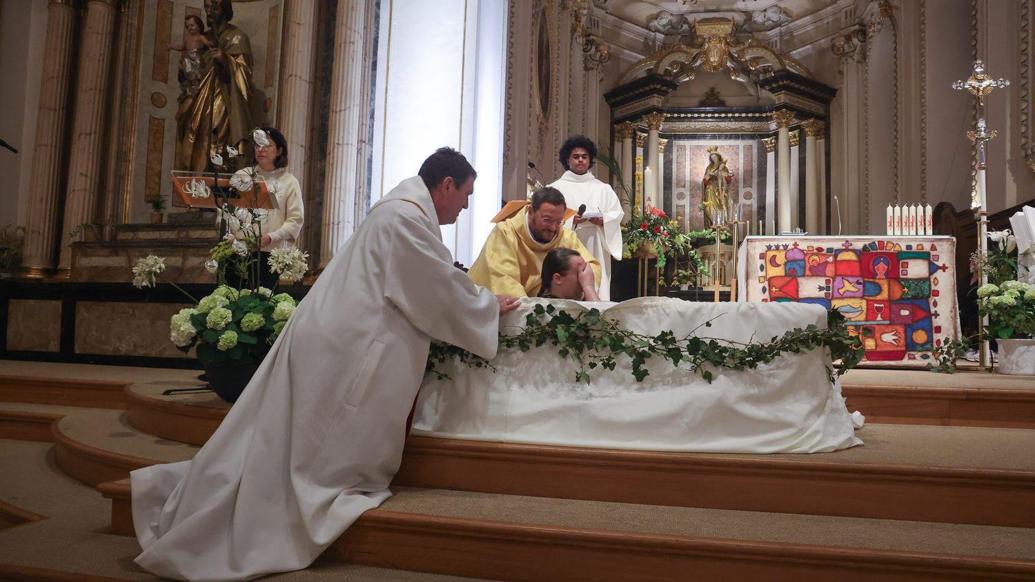 "Je n’ai pas perdu la foi, mais j'ai perdu l'habitude d'aller à l'église" : pourquoi ces nouveaux baptisés se détournent de la religion