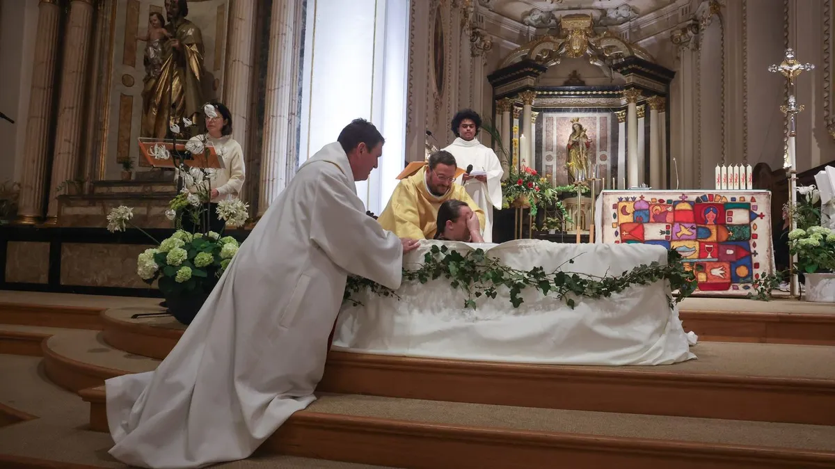 "Je n’ai pas perdu la foi, mais j'ai perdu l'habitude d'aller à l'église" : pourquoi ces nouveaux baptisés se détournent de la religion