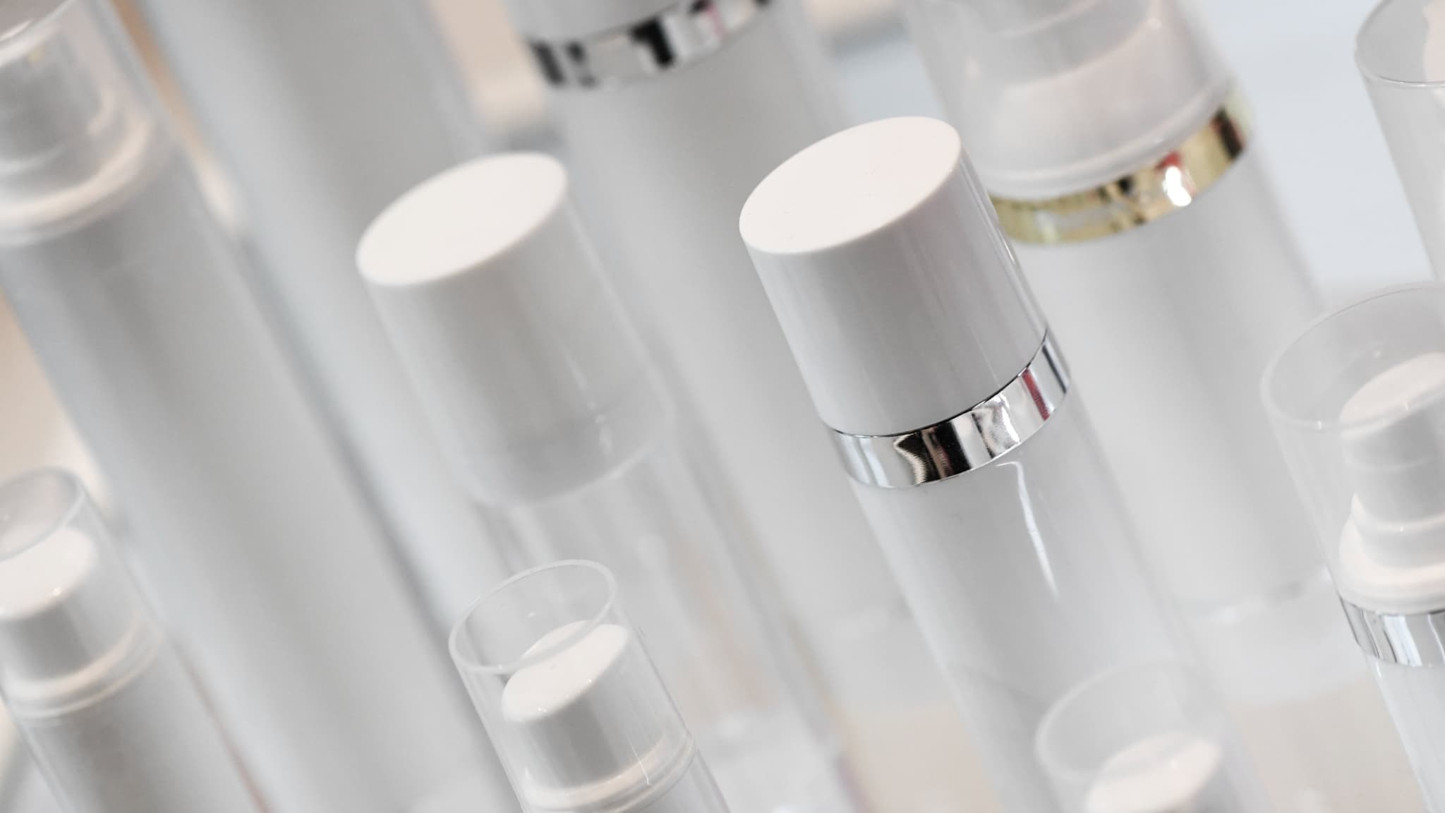 "Ce qui prenait autrefois huit semaines peut désormais prendre 12 à 14 semaines": les délais de livraison de l'industrie cosmétique explosent à cause de la guerre au Moyen-Orient