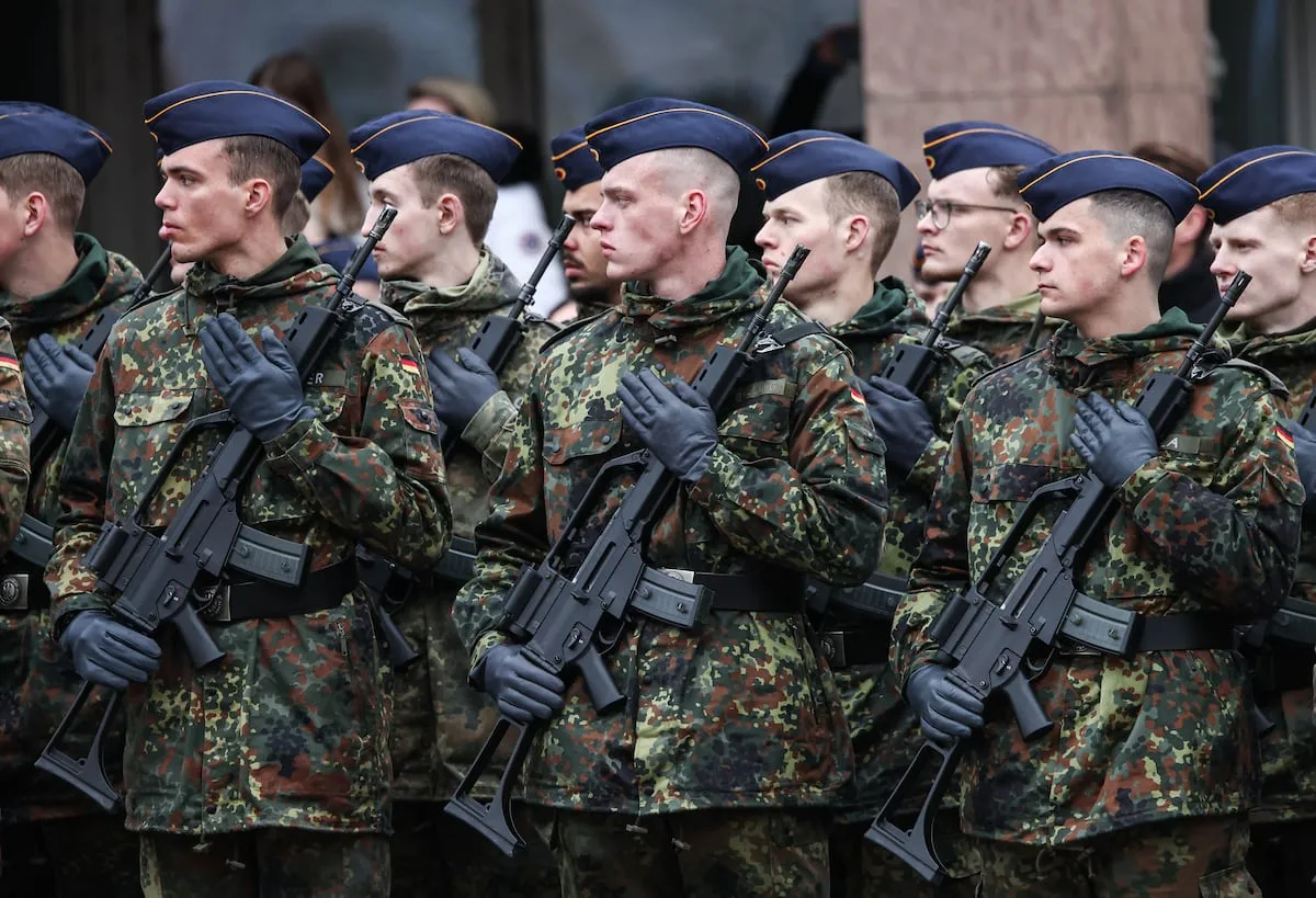 La nueva ley de la mili en Alemania obliga a los hombres de entre 17 y 45 años a pedir permiso para salir del país más de tres meses