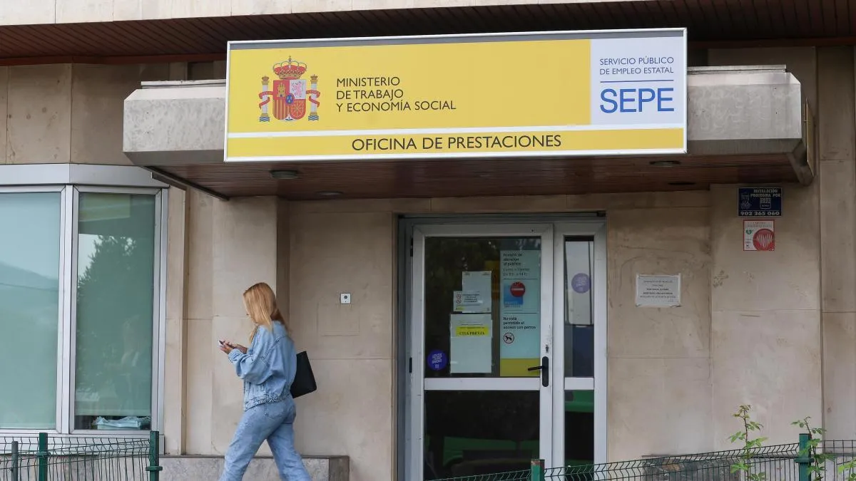 
                   La economía española crea 210.000 empleos en el mes de arranque de la guerra en Irán
               