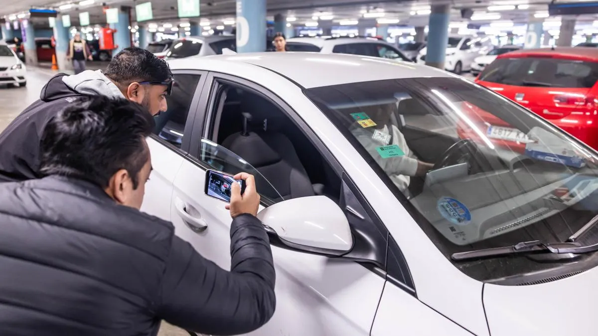 
                                        Un comando VTC expulsa del aeropuerto de El Prat a otros chóferes con licencias trampeadas
                                    