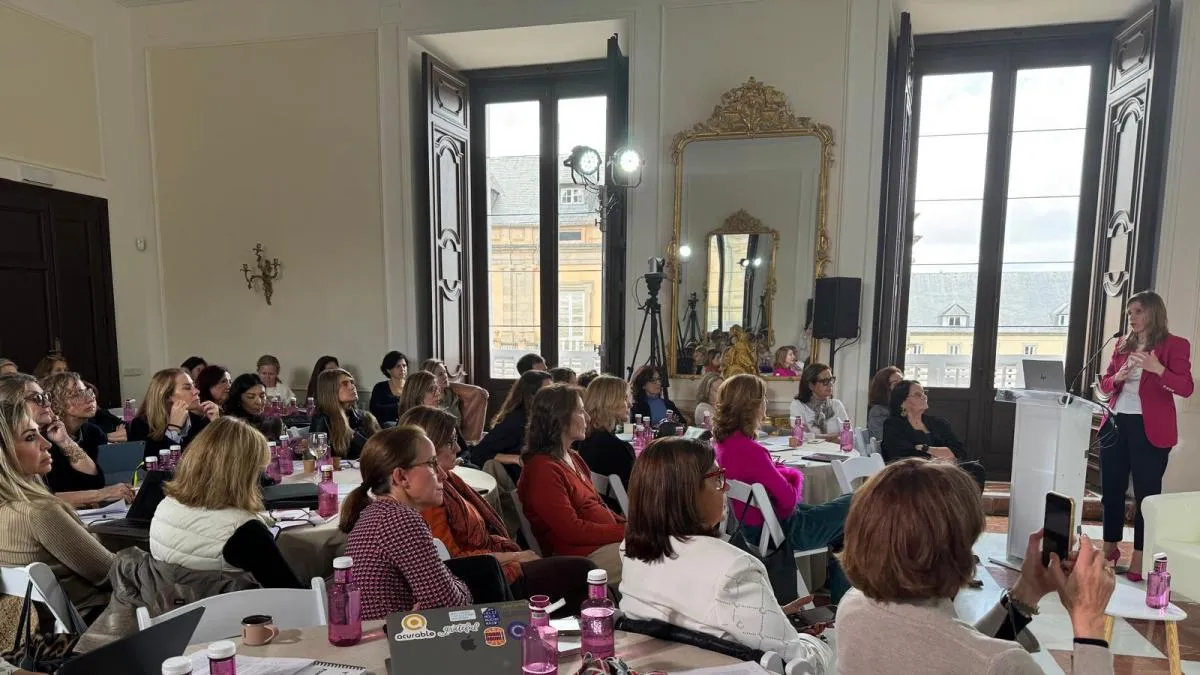 
                                                                                                 IWF, las mujeres líderes que siguen picando el techo de cemento
                                                                                             