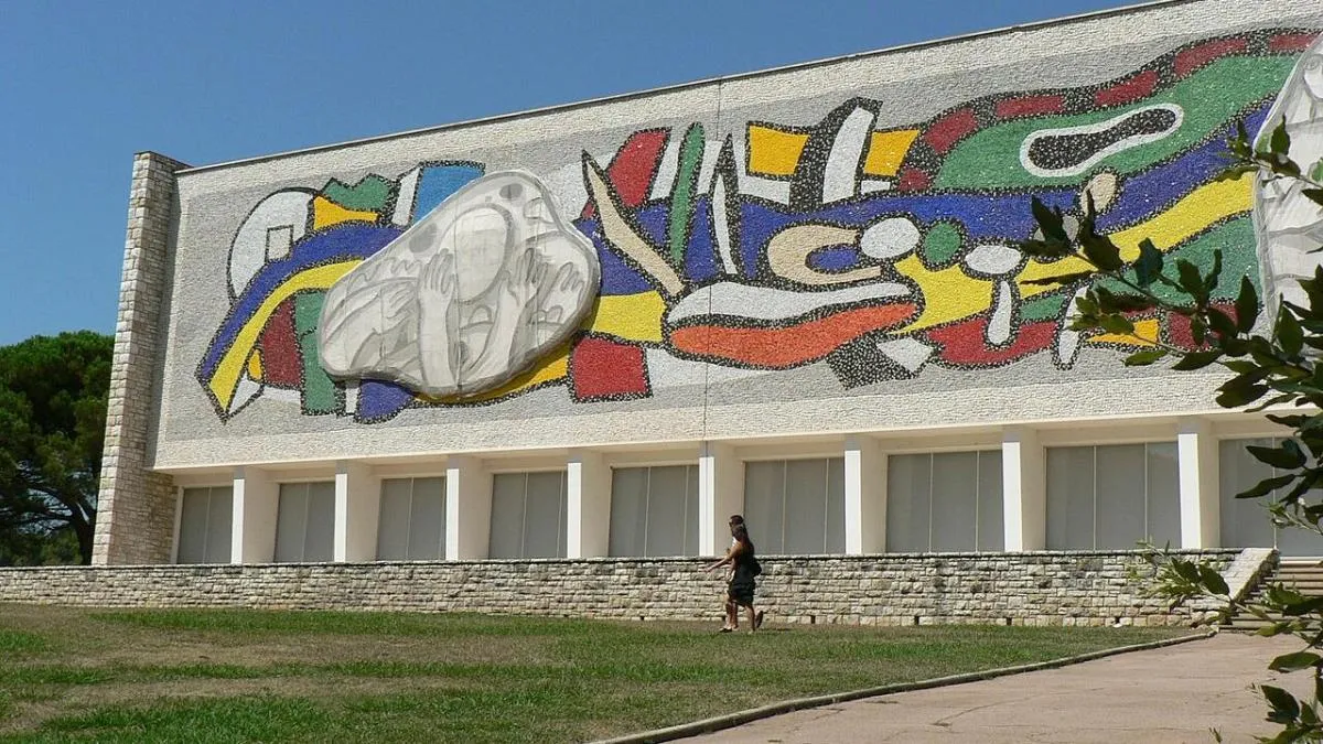 
                                                                                                                                             El museo Fernand-Léger
                                                                                                                                         