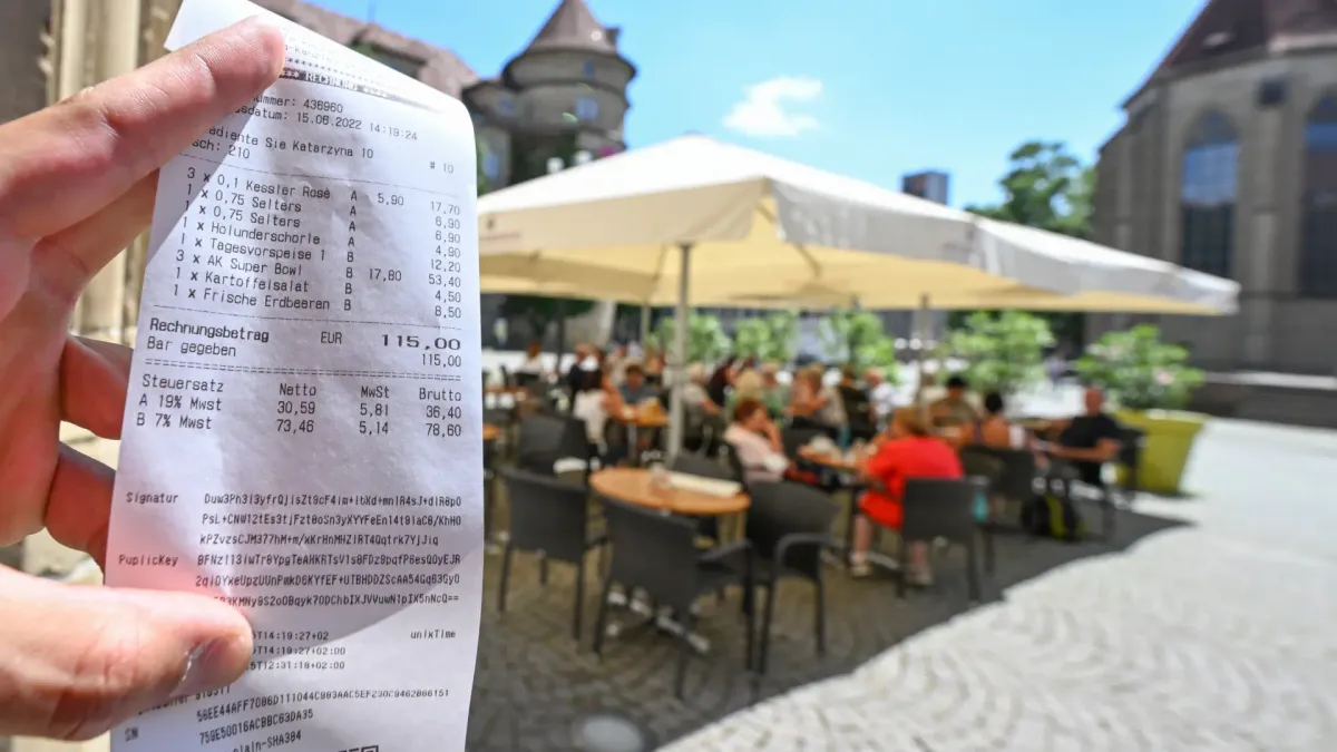 
         El llamativo extra que cobró un restaurante en medio de la Semana Santa: "Ha sido un plus por ser un día festivo" 
    
