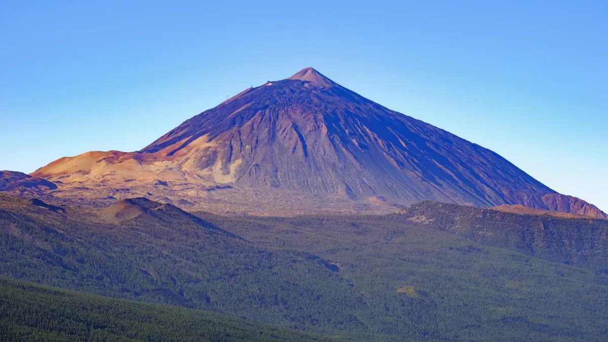 
         Más de 130 terremotos pequeños sacuden Tenerife en un nuevo episodio de actividad sísmica 
    