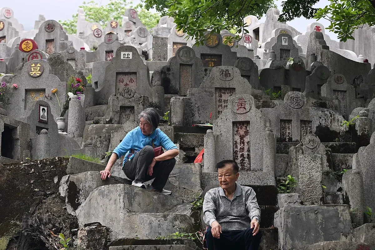 Los llorones profesionales de China que conectan a familias con sus difuntos a miles de kilómetros