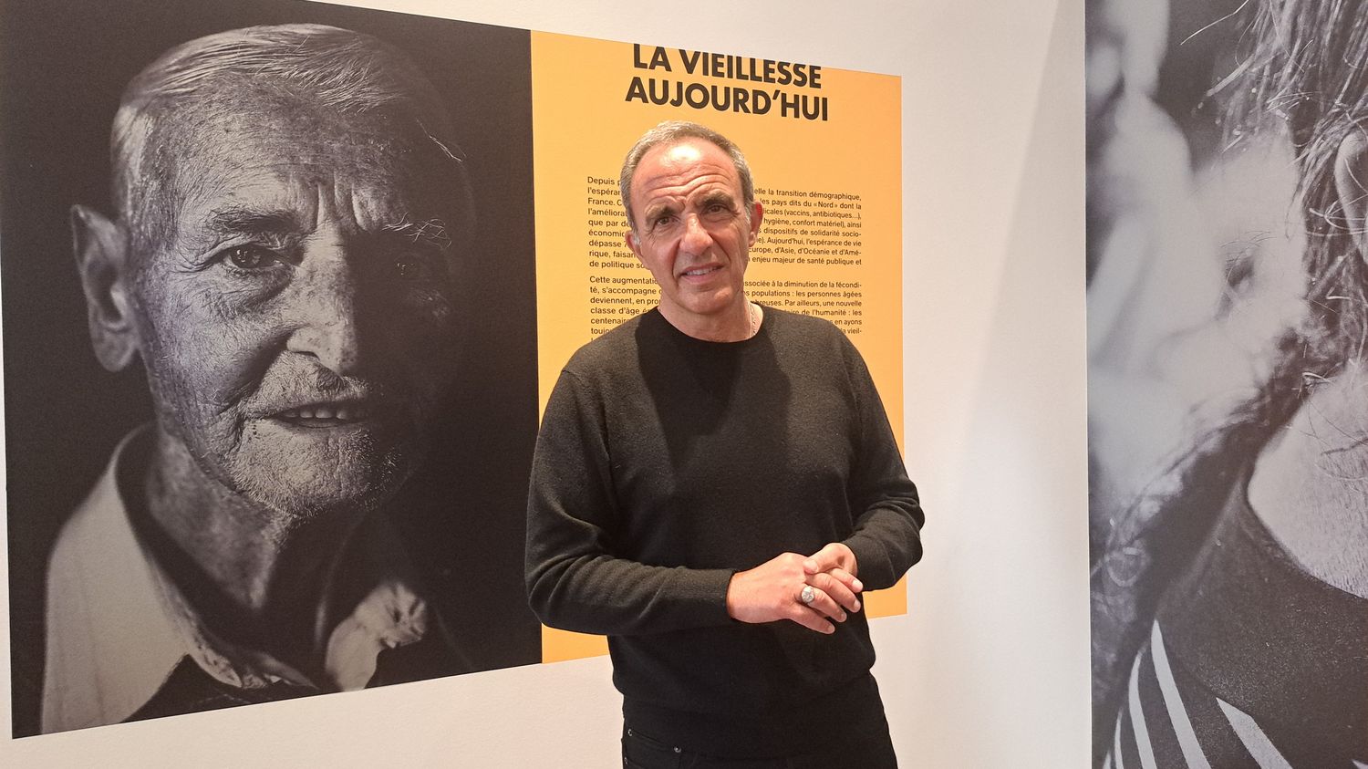 "C'est une forme de résistance de parler de la vieillesse" : à Paris, Nikos Aliagas met en pleine lumière les plus âgés