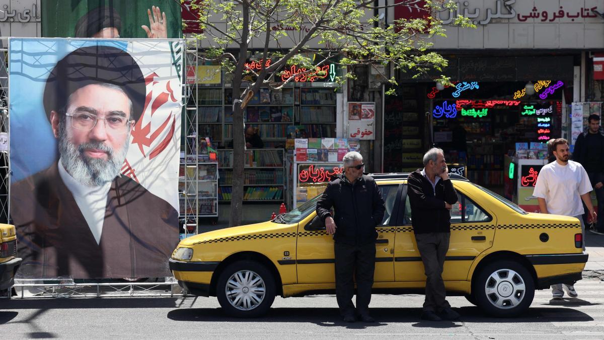 
          Irán y Estados Unidos reciben una propuesta de plan de paz
      