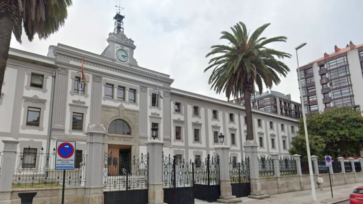 
         Juzgan al encargado de la limpieza de un súper por agredir sexualmente a una empleada en A Coruña 
    