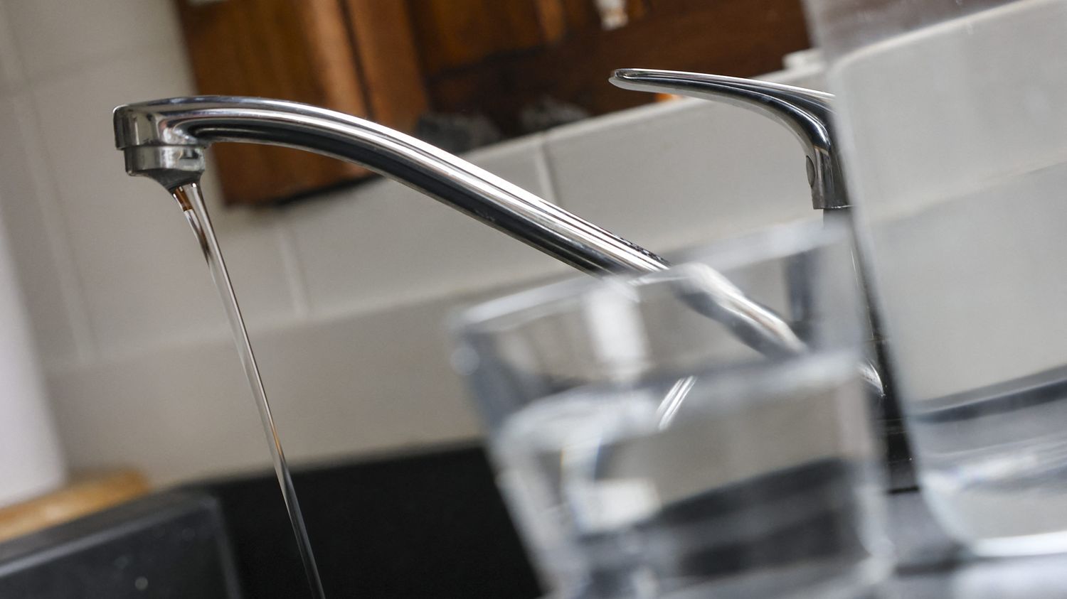 PFAS dans l'eau du robinet : "Dès que vous mesurez, vous trouvez des taux impropres à la consommation", alerte l'association Notre Affaire à Tous