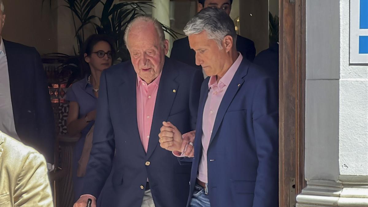 
                                       El rey Juan Carlos deja Sevilla para pasar unos días en Cascais antes de ir a Sanxenxo
                                   