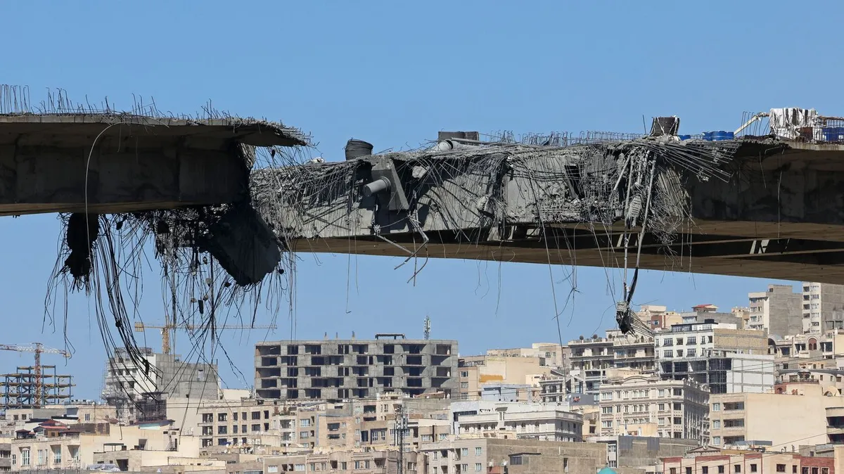 Guerre au Moyen-Orient : frapper des sites civils, comme menace de le faire Donald Trump en Iran, peut-il être qualifié de crime de guerre ?