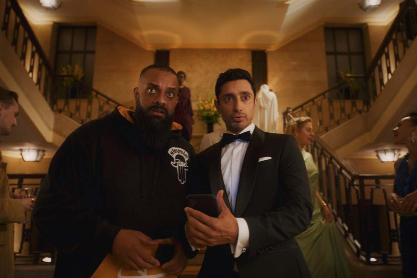 « Coupez ! », sur Prime Video : bons baisers de Wembley ou quand un acteur anglo-pakistanais se rêve en James Bond