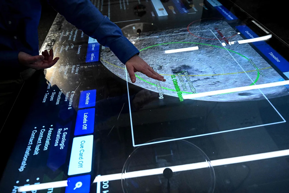 ¿Qué riesgos entraña el sobrevuelo a la Luna para los astronautas? El español Carlos García-Galán explica desde Houston cómo marcha la misión