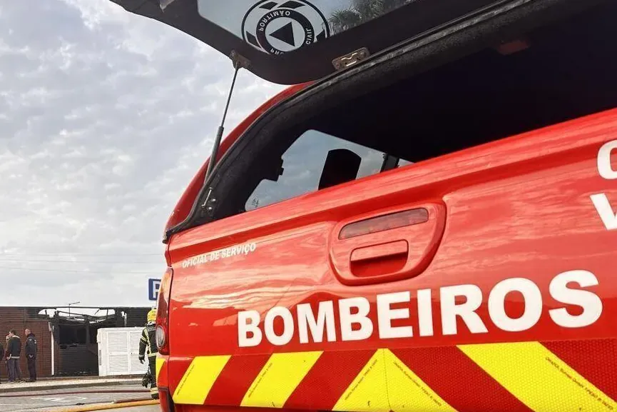 Incendios sin control en Ponteareas (Pontevedra), Carballo y A Laracha (A Coruña)