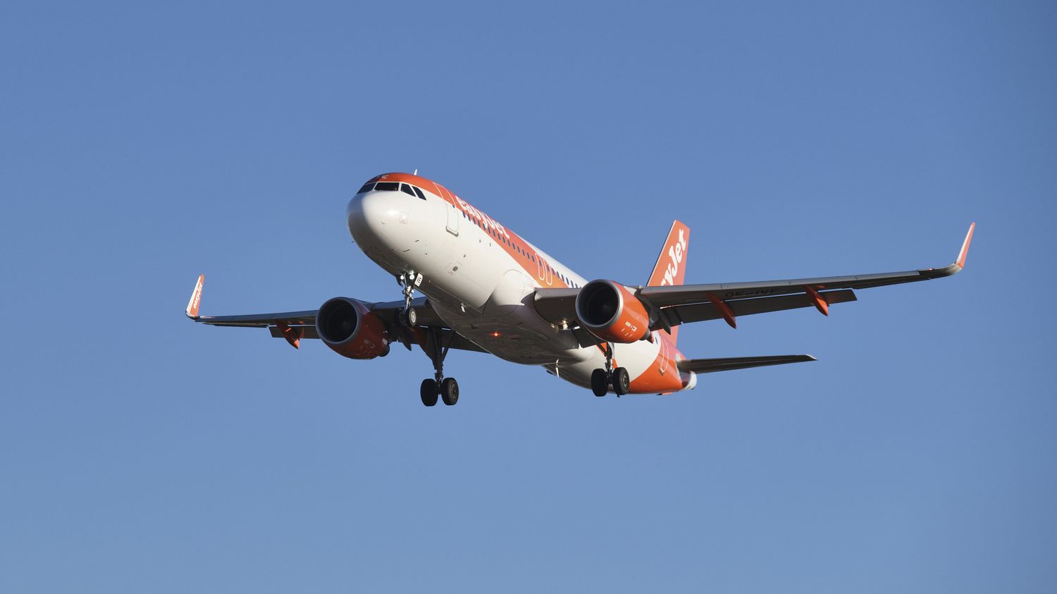Aéroport de Paris-Orly : un avion contraint de "remettre les gaz" au moment d'atterrir à cause d'un tir de mortier