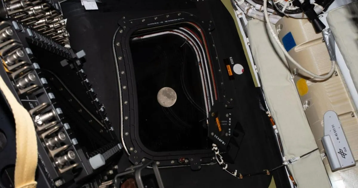 EN DIRECT - Mission Artémis 2 : l’équipage va battre le record de distance spatiale pour des humains