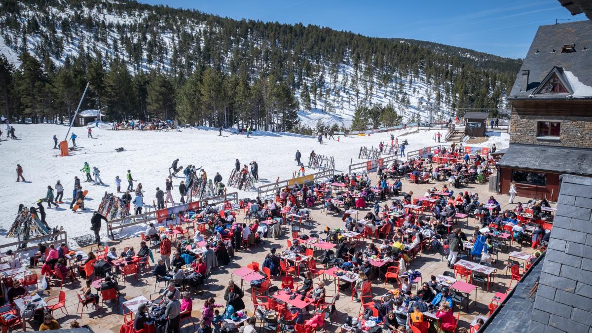 
                                                                                             Las estaciones de la Generalitat pasan por primera vez del millón de esquiadores
                                                                                         
