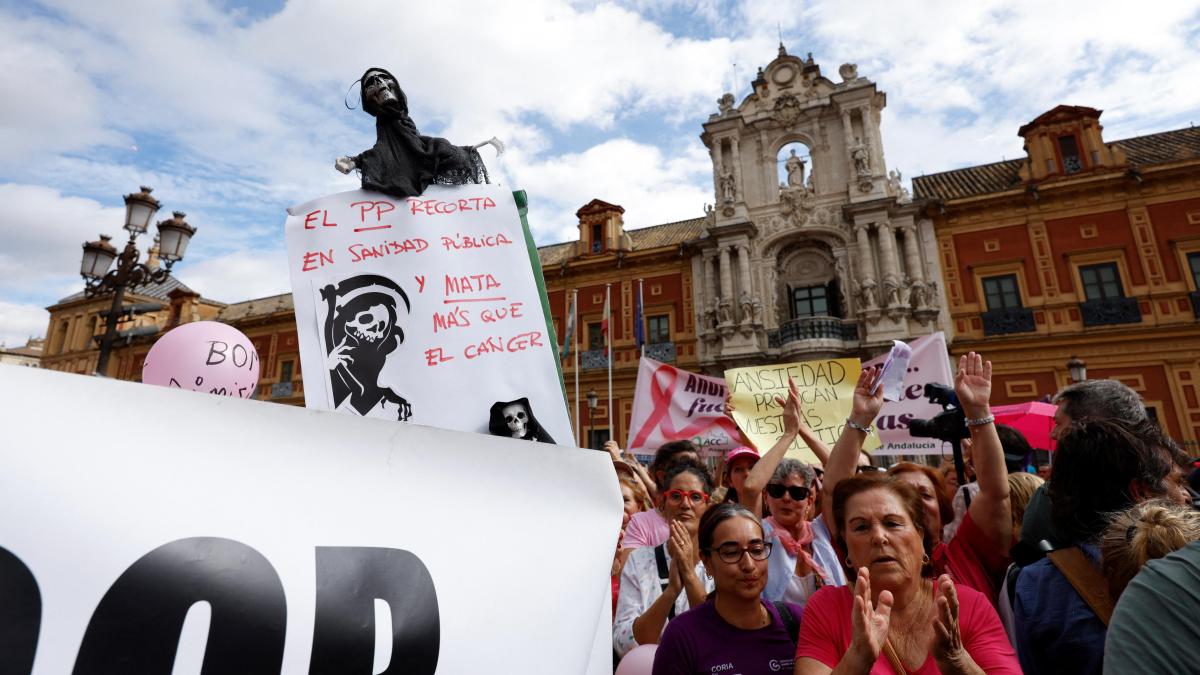 
                                                                                                       El silencio de la Junta sobre las indemnizaciones por los cribados lleva a las afectadas a la justicia
                                                                                                   
