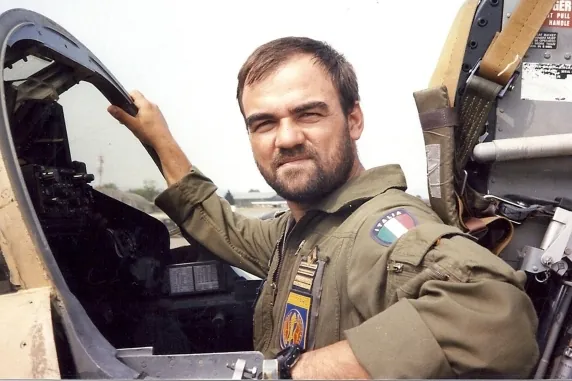 Habla un piloto derribado en Irak en 1991: "Entrenamiento, provisiones racionadas... los 'top gun' saben cómo resistir"