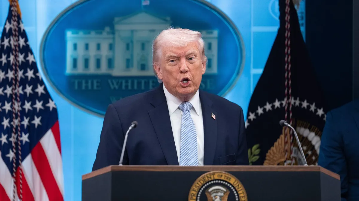 Ultimatum réitéré à l'Iran, "sauvetage historique" de pilote : ce qu'il faut retenir de la conférence de presse de Donald Trump