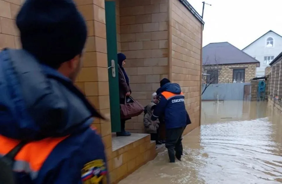 Inondations dans le sud de la Russie: cinq morts, des milliers d'évacuations