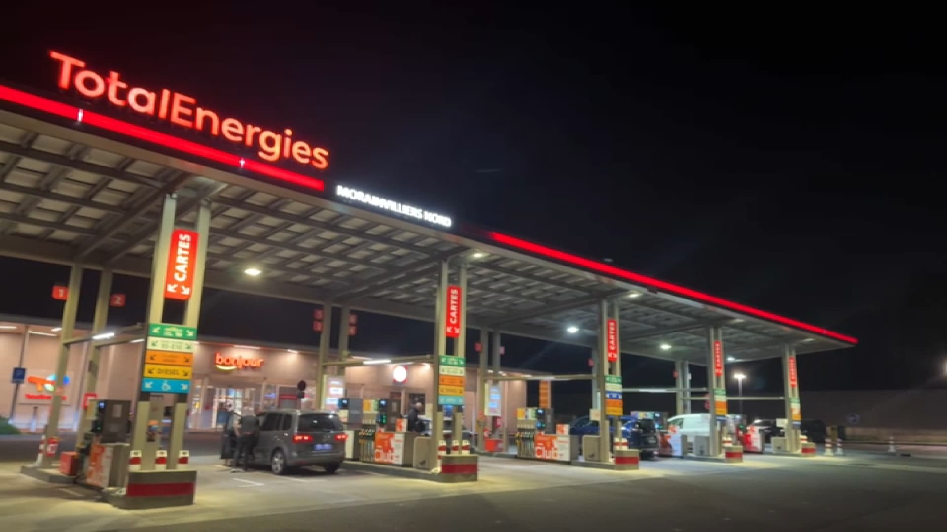 Le litre d'essence bloqué à 1,99 euro, c'est fini: la remise de Totalenergies prend fin ce mardi (sauf pour certains clients)
