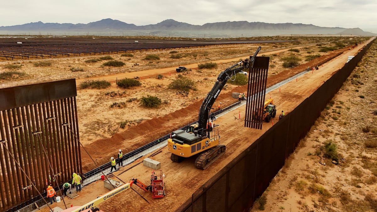 Estados Unidos daña una zona arqueológica milenaria con explosivos para la construcción del muro fronterizo