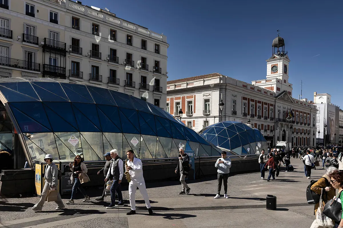 La paradoja de Almeida con la 'ballena' de Sol: autorizó su llegada en 2009, no ha podido retirarla esta legislatura y el COAM propone concurso de ideas
