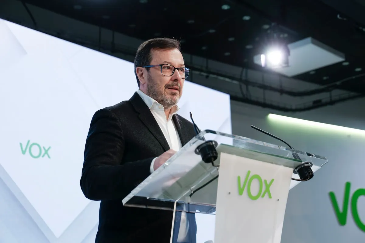 Vox retoma esta semana las reuniones con el PP pese a mantener los ataques contra Génova: “Son indistinguibles del PSOE”