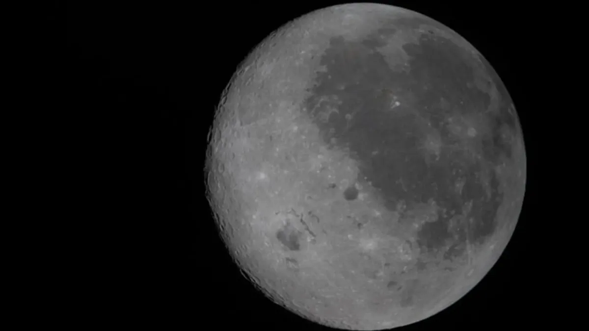 Las fotos más llamativas de la cara oculta de la Luna y el sobrevuelo