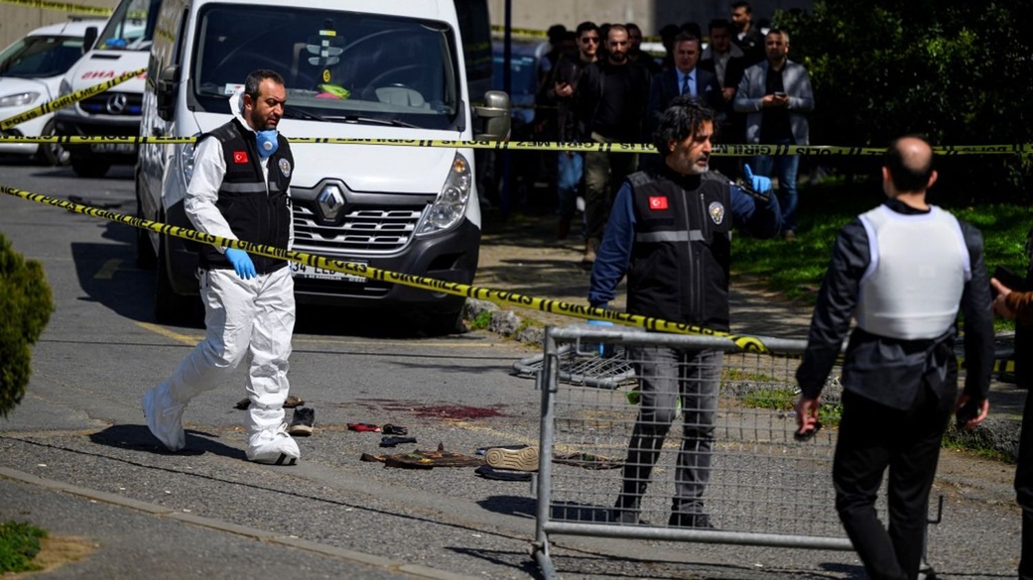 En Turquie, une fusillade éclate devant le consulat israélien à Istanbul, un des assaillants tué et deux policiers blessés