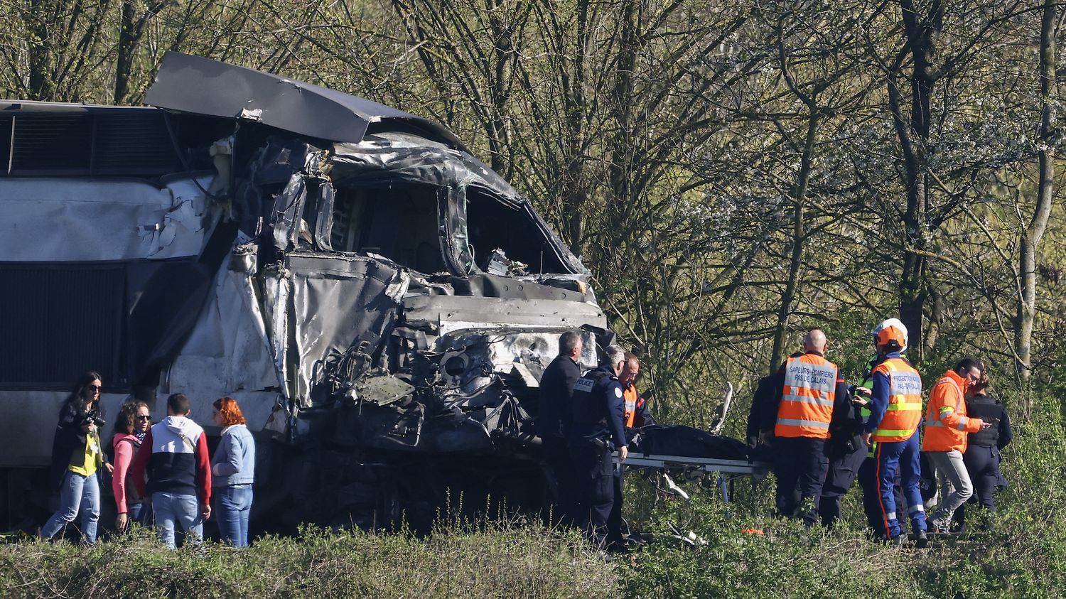 Le conducteur du train tué, des passagers blessés… Ce que l'on sait de la collision d'un TGV avec un poids lourd à un passage à niveau dans le Pas-de-Calais