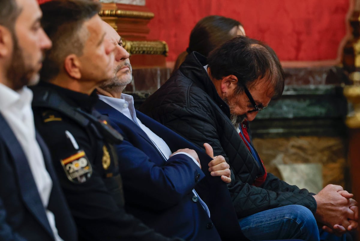 Juicio a tres hombres: Aldama, Ábalos y Koldo sentados en un banquillo público y privado