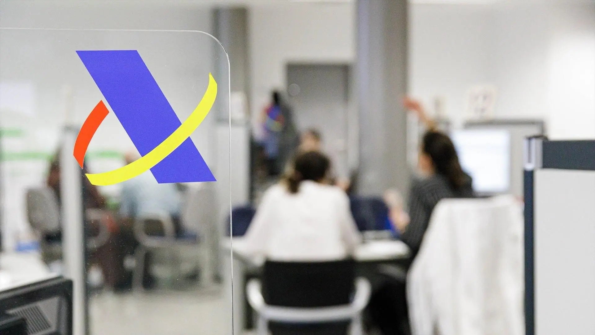 
         El simulador de la Renta 2025 ya está activado: así puedes saber si te tocará pagar a Hacienda o te saldrá a devolver la declaración 
    