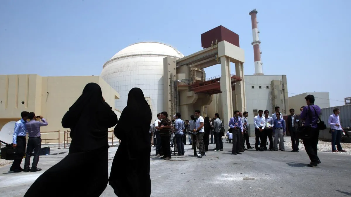 
              Irán pide a los jóvenes formar cadenas humanas en sus plantas energéticas frente a la amenaza de Trump de “desatar el infierno”
          