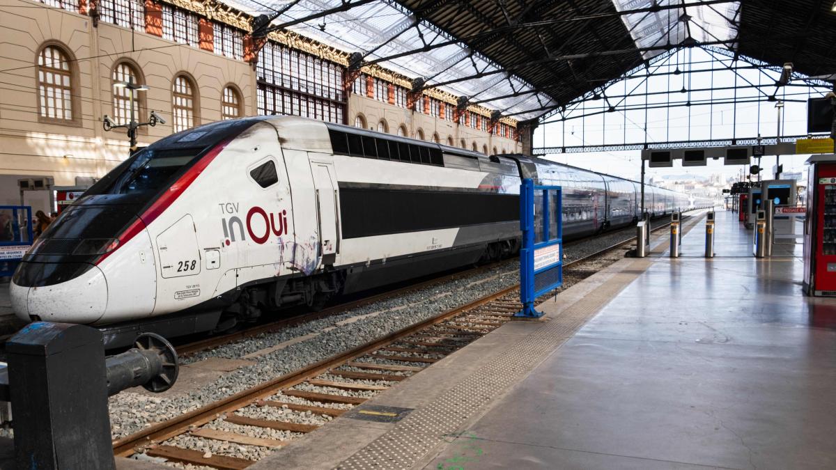 Al menos un muerto y varios heridos en un choque de un tren de alta velocidad en Francia