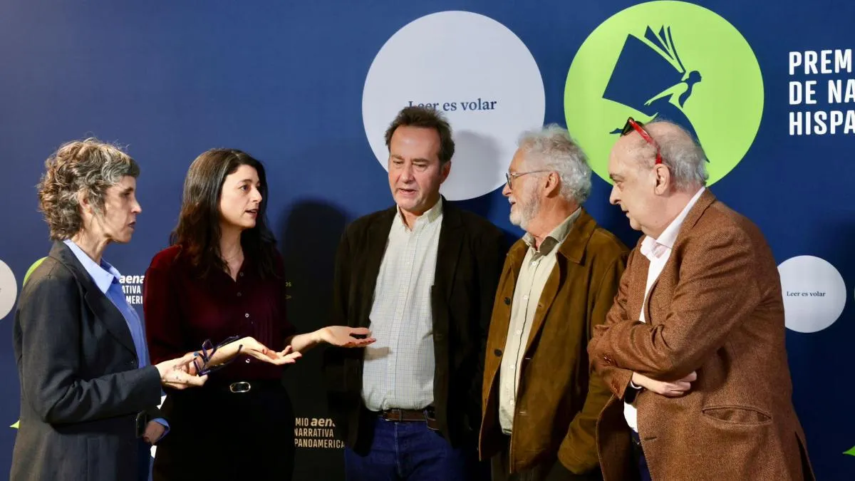 
                          Un lavavajillas o una inminente jubilación: las expectativas de los finalistas del premio Aena
                      