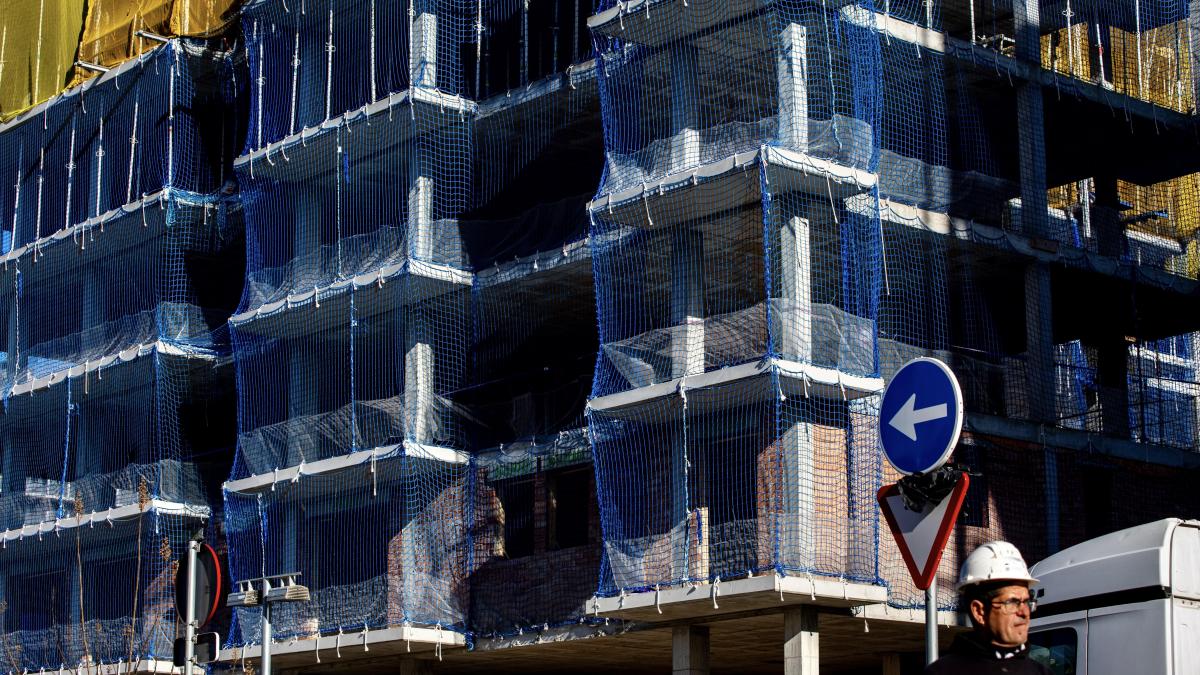 
                                                     La paradoja del ladrillo con los precios en máximos: ¿es el momento de comprar para invertir?
                                                 