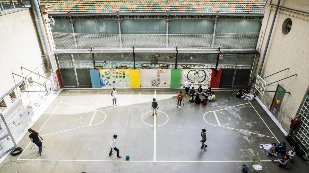 
                                                                                                  Catalunya destinará 100 millones de euros a renovar las escuelas antiguas y retirar amianto
                                                                                              