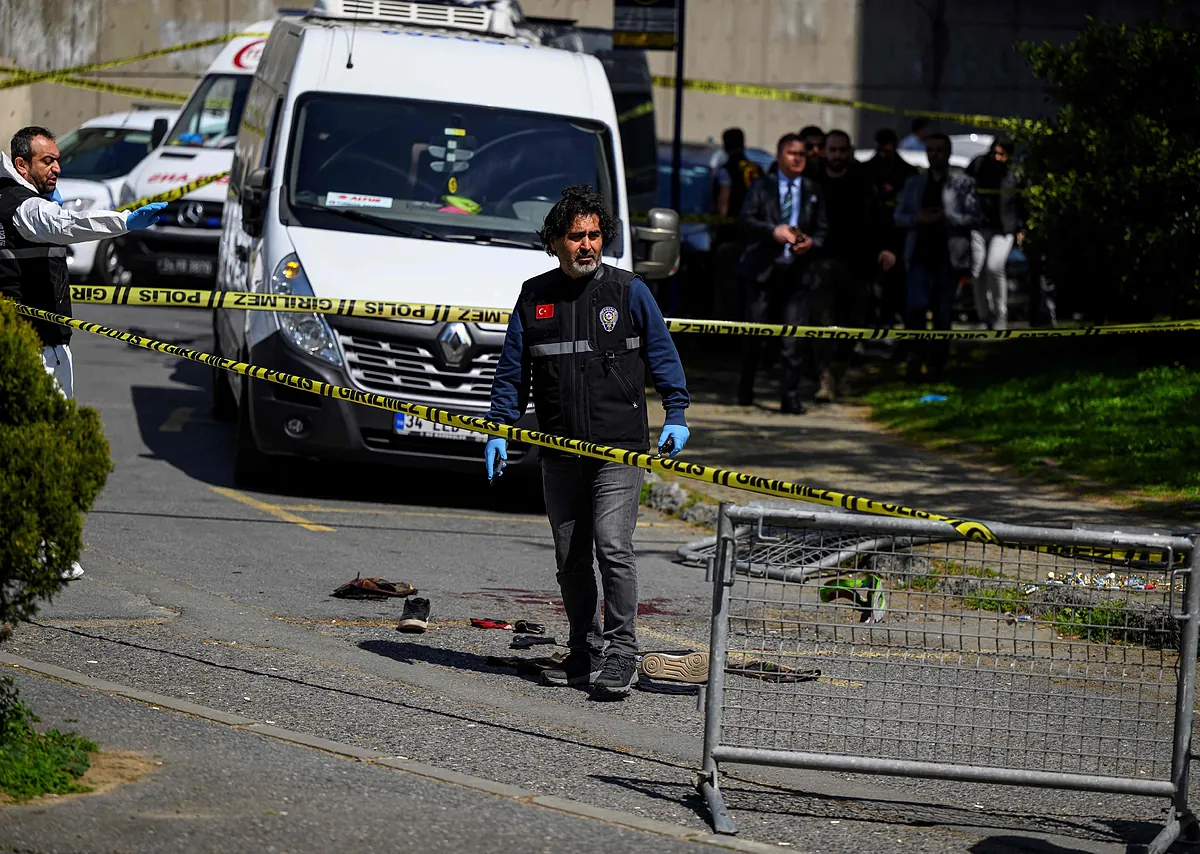 Un muerto y cuatro heridos en un tiroteo frente al consulado israelí en Estambul