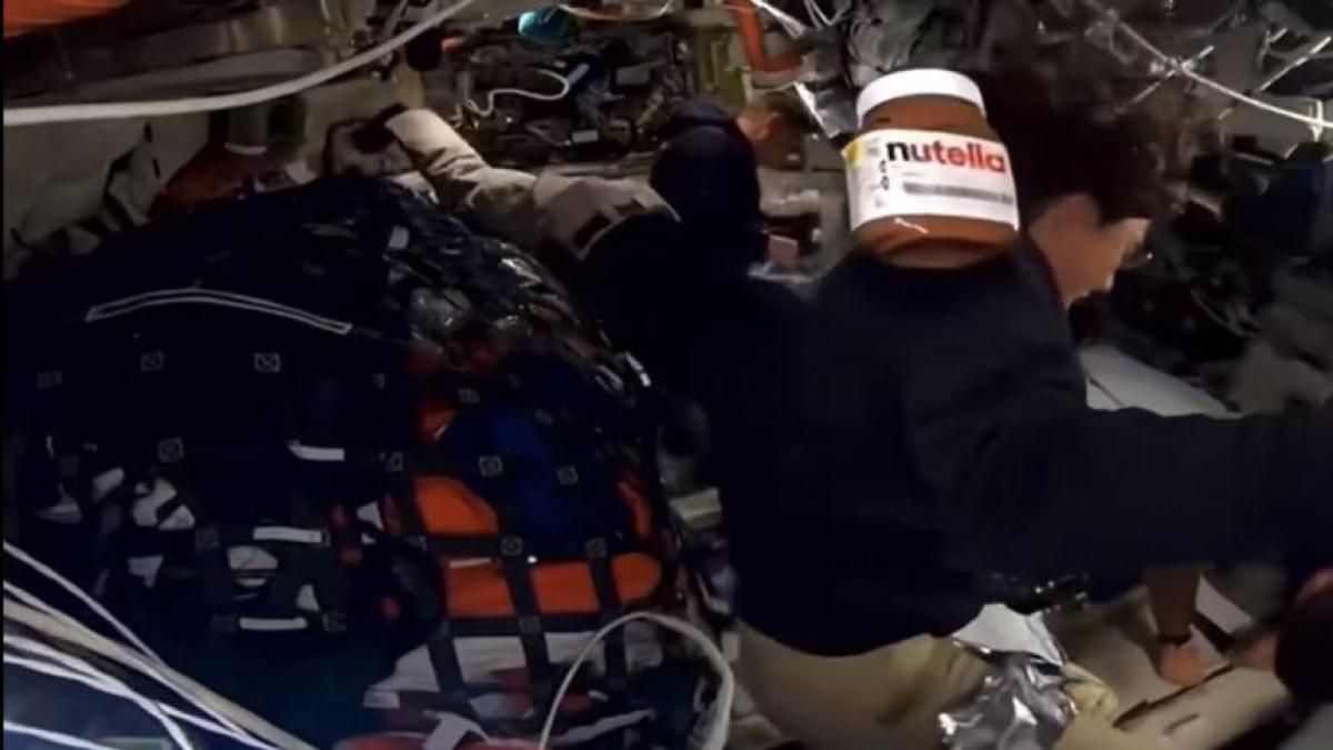 
                               Un bote de Nutella se cuela flotando en el streaming de Artemis II
                           