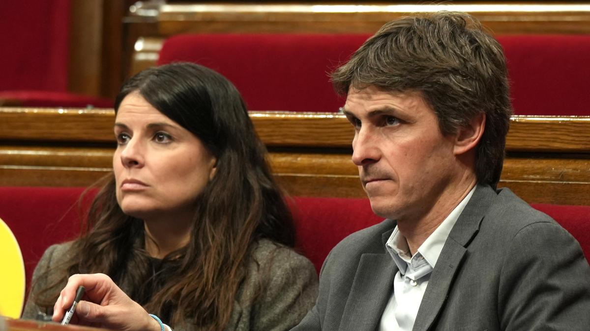 
                                        El Parlament debatirá la semana que viene una rebaja del IRPF y eliminar el impuesto de sucesiones
                                    
