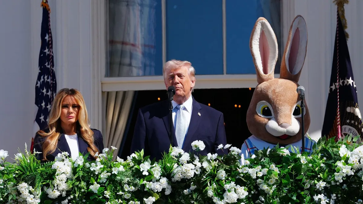 Avec ses propos guerriers contre l'Iran aux côtés d'un lapin, Donald Trump s'attire les moqueries des internautes