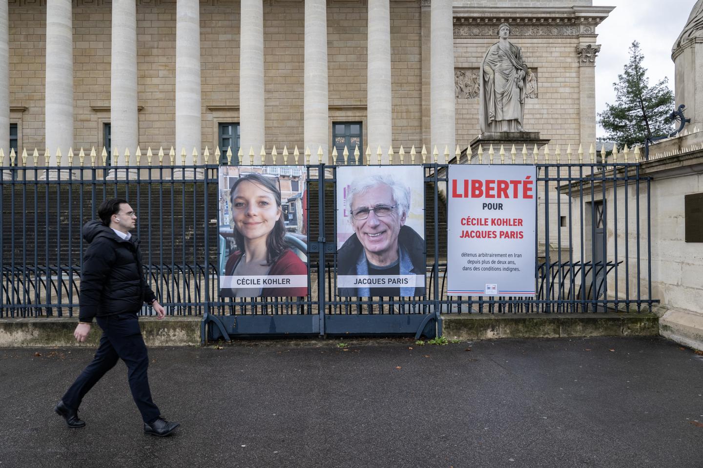 Les Français Cécile Kohler et Jacques Paris, retenus en Iran depuis plusieurs années, « sont libres et en chemin vers le territoire français », annonce Emmanuel Macron
