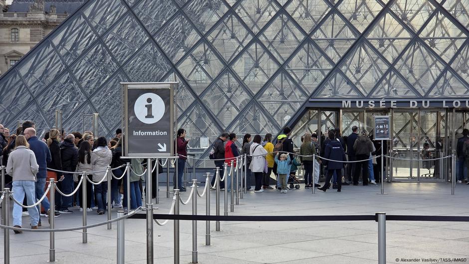 Louvre Museum reopens in Paris after jewel heist