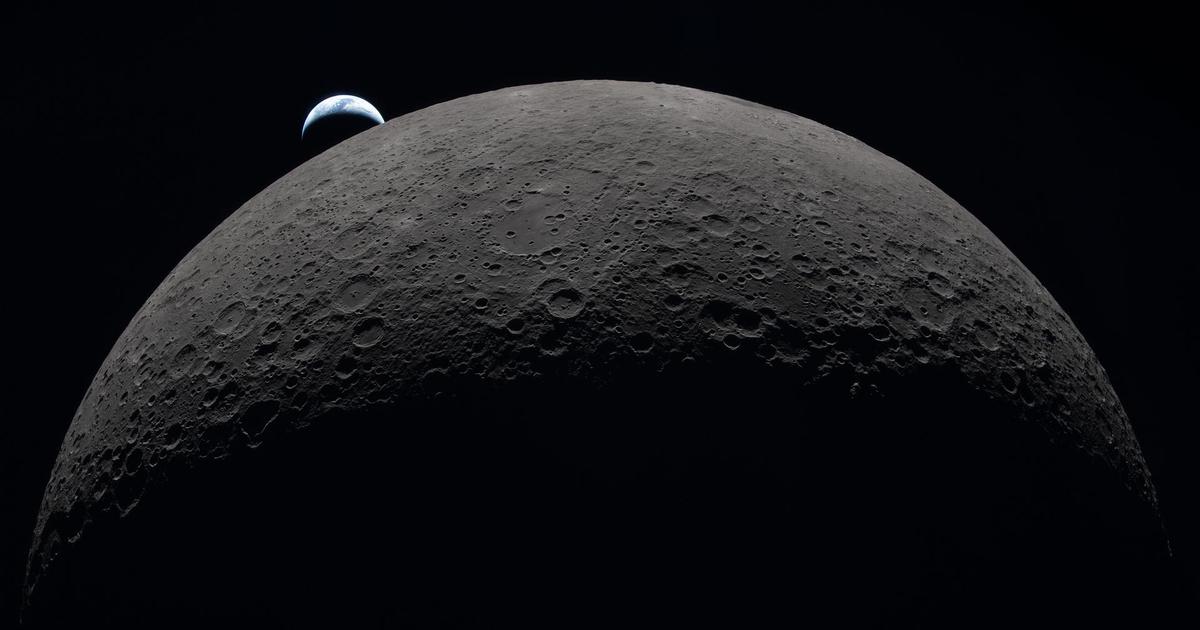 Artémis 2 : découvrez  les plus belles images du survol de la face cachée de la Lune en grand format