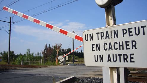 Plus de 500 accidents qui ont tué 100 personnes entre 2020 et 2024: les passages à niveau restent le point noir de la sécurité à la SNCF malgré des centaines de millions d'euros investis